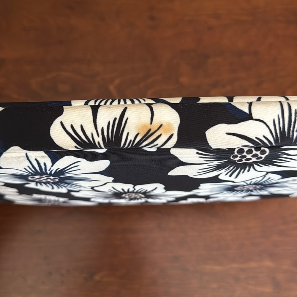Kate Spade Black and White Floral Laptop Sleeve - Picture 16 of 16